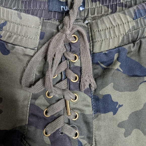 Rue 21 Women's Camo Joggers - Size XL - Picture 2 of 7
